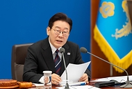 이재명 대통령이 2월 24일 청와대에서 열린 국무회의에서 발언하고 있다.