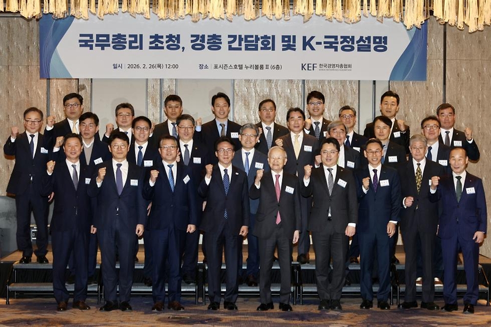 김민석 국무총리가 2월 26일 종로구 포시즌스 호텔에서 열린 한국경영자총협회 오찬 간담회 및 K-국정설명회에서 강연을 하고 있다.