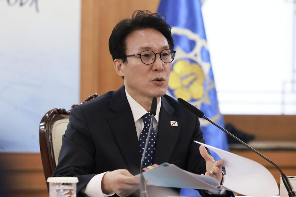 김민석 국무총리가 2월 26일 세종대로 정부서울청사에서 열린 제56차 국제개발협력위원회를 주재하고 있다.