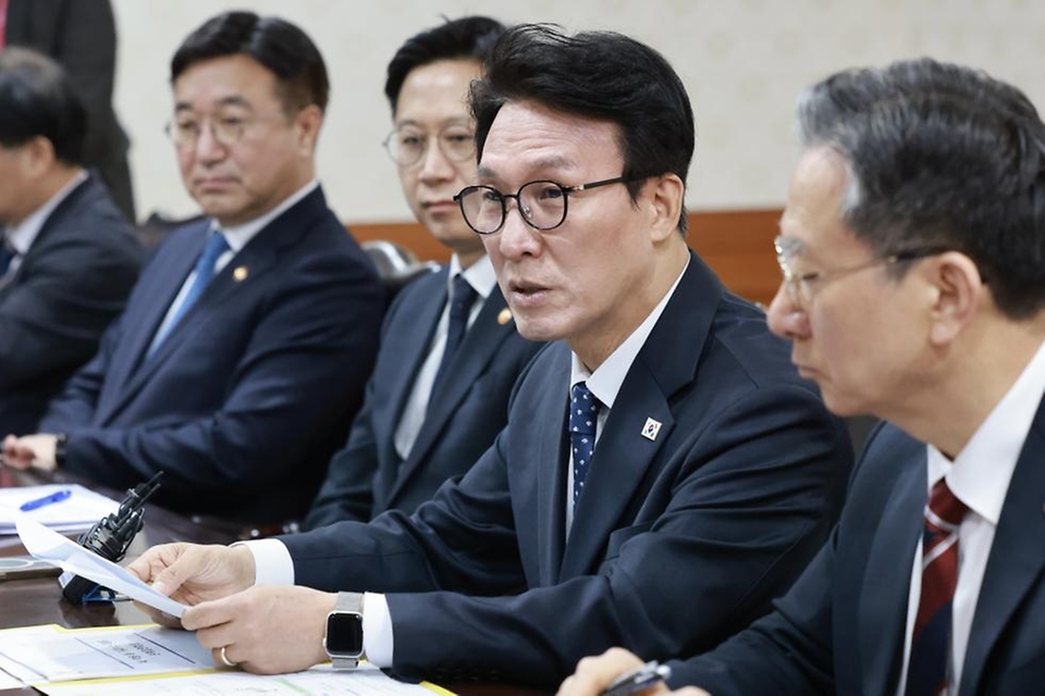 김민석 국무총리가 2월 26일 세종대로 정부서울청사에서 열린 AI 악용 등 가짜뉴스 대응 관계장관회의에서 발언을 하고 있다.