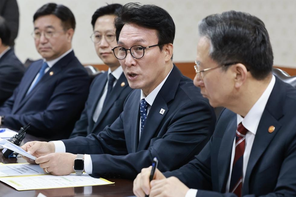 김민석 국무총리가 2월 26일 세종대로 정부서울청사에서 열린 AI 악용 등 가짜뉴스 대응 관계장관회의에서 발언을 하고 있다.