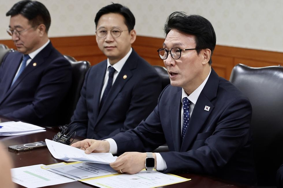 김민석 국무총리가 2월 26일 세종대로 정부서울청사에서 열린 AI 악용 등 가짜뉴스 대응 관계장관회의에서 발언을 하고 있다.