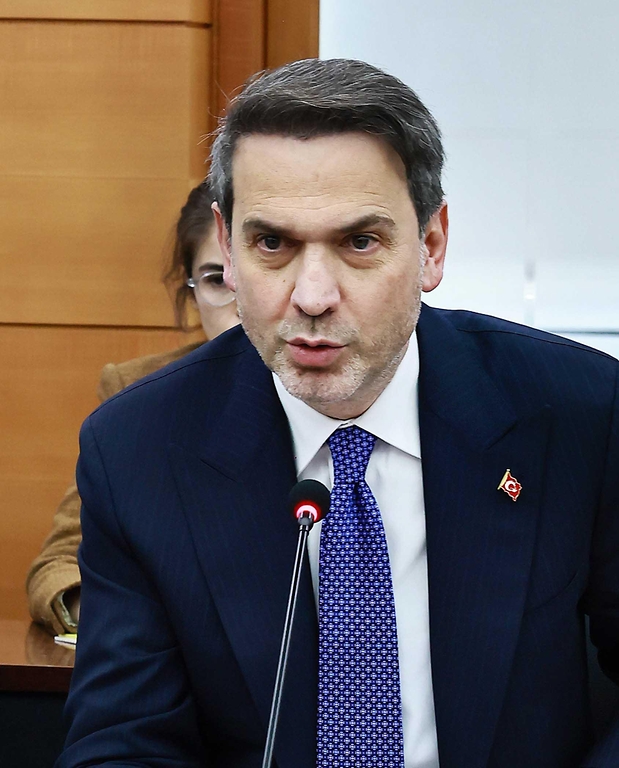 김정관 산업통상부 장관이 2월 25일 서울 서초구 대한무역투자진흥공사(KOTRA) 회의실에서 알파슬란 바이락타르(Alparslan Bayraktar) 튀르키예 에너지천연자원부 장관과 면담을 갖고, 양국 간 교역·투자, 원전, 자원 등 분야 협력 방안을 논의하고 있다.