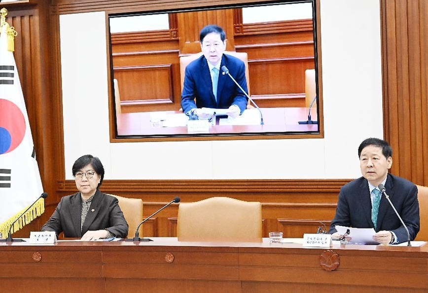 구윤철 부총리 겸 재정경제부 장관이 2월 26일 서울 종로구 정부서울청사에서 열린 '민생물가 특별관리 관계장관TF'를 주재, 모두발언을 하고 있다.