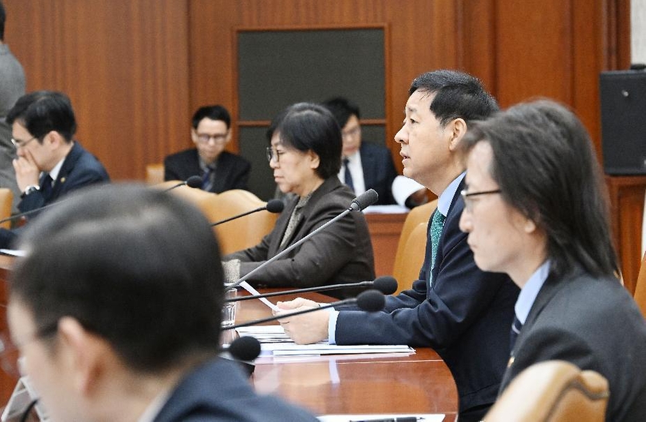 구윤철 부총리 겸 재정경제부 장관이 2월 26일 서울 종로구 정부서울청사에서 열린 '민생물가 특별관리 관계장관TF'를 주재, 모두발언을 하고 있다.