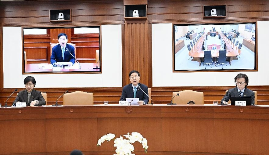 구윤철 부총리 겸 재정경제부 장관이 2월 26일 서울 종로구 정부서울청사에서 열린 '민생물가 특별관리 관계장관TF'를 주재, 모두발언을 하고 있다.