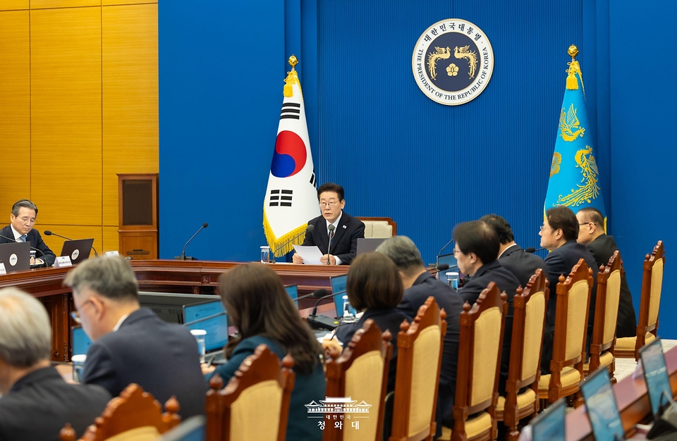 이재명 대통령이 2월 26일 청와대에서 수석보좌관회의를 주재하고 있다.