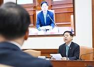 구윤철 부총리 겸 재정경제부 장관이 2월 26일 서울 종로구 정부서울청사에서 열린 '민생물가 특별관리 관계장관TF'를 주재, 모두발언을 하고 있다.