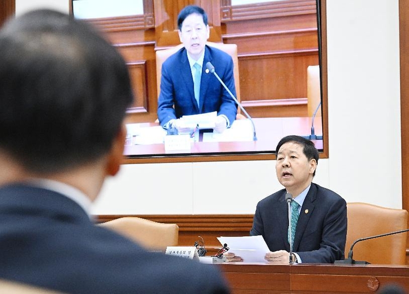 구윤철 부총리 겸 재정경제부 장관이 2월 26일 서울 종로구 정부서울청사에서 열린 '민생물가 특별관리 관계장관TF'를 주재, 모두발언을 하고 있다.