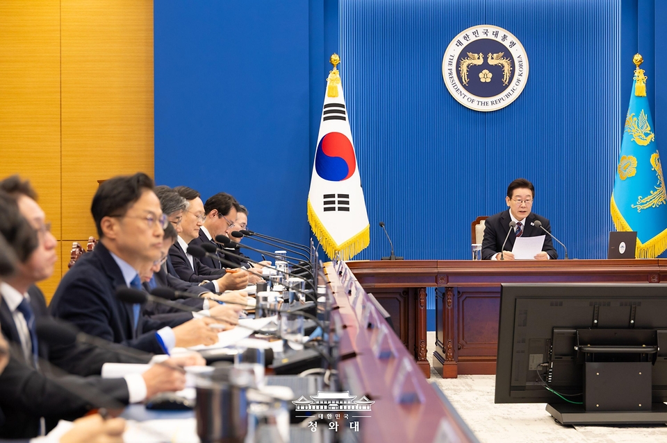 이재명 대통령이 2월 26일 청와대에서 수석보좌관회의를 주재하고 있다.