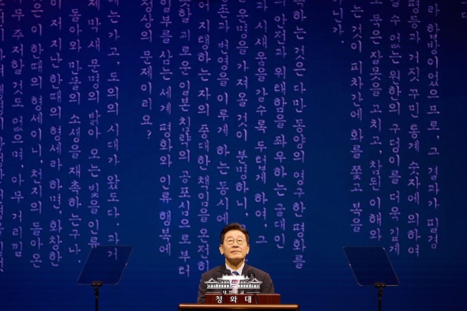 이재명 대통령이 3월 1일 서울 강남구 코엑스에서 열린 제107주년 3·1절 기념식에서 기념사를 하고 있다.