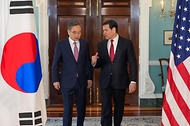 조현 외교부 장관이 2월 3일(현지 시간) 마르코 루비오(Marco Rubio) 美 국무장관 겸 국가안보보좌관과 한미 외교장관회담을 개최하고, '한미 정상회담 공동 설명 자료(Joint Fact Sheet, JFS)' 이행, 북한 문제, 지역 및 글로벌 정세 등에 대해 의견을 교환하고 있다.
