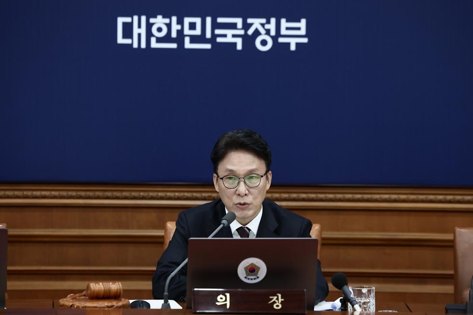 김민석 국무총리가 3월 3일 세종대로 정부서울청사에서 열린 국무회의를 주재, 모두발언을 하고 있다.