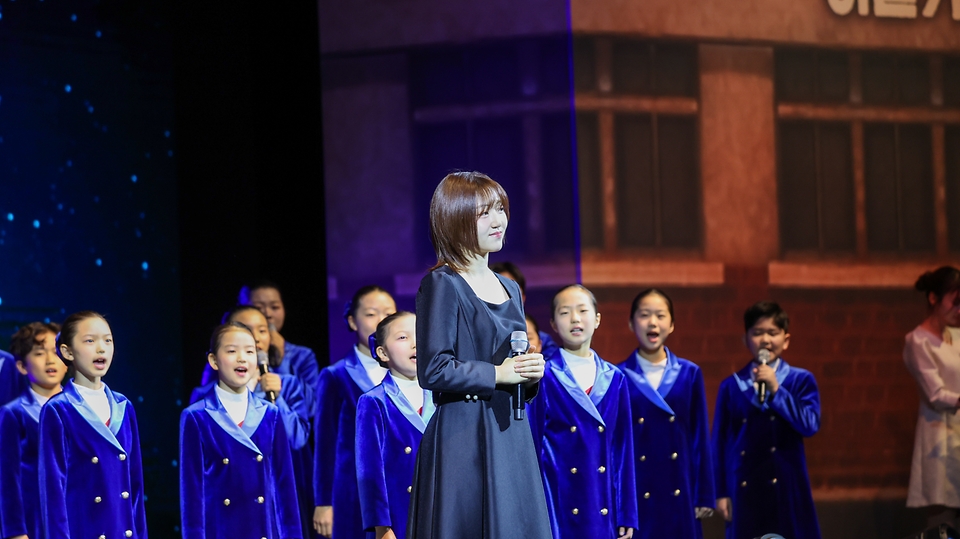 2월 28일 오전 대구 북구 엑스코 그랜드볼룸에서 열린 제66주년 2·28민주운동 기념식에서 기념 공연이 펼쳐지고 있다.