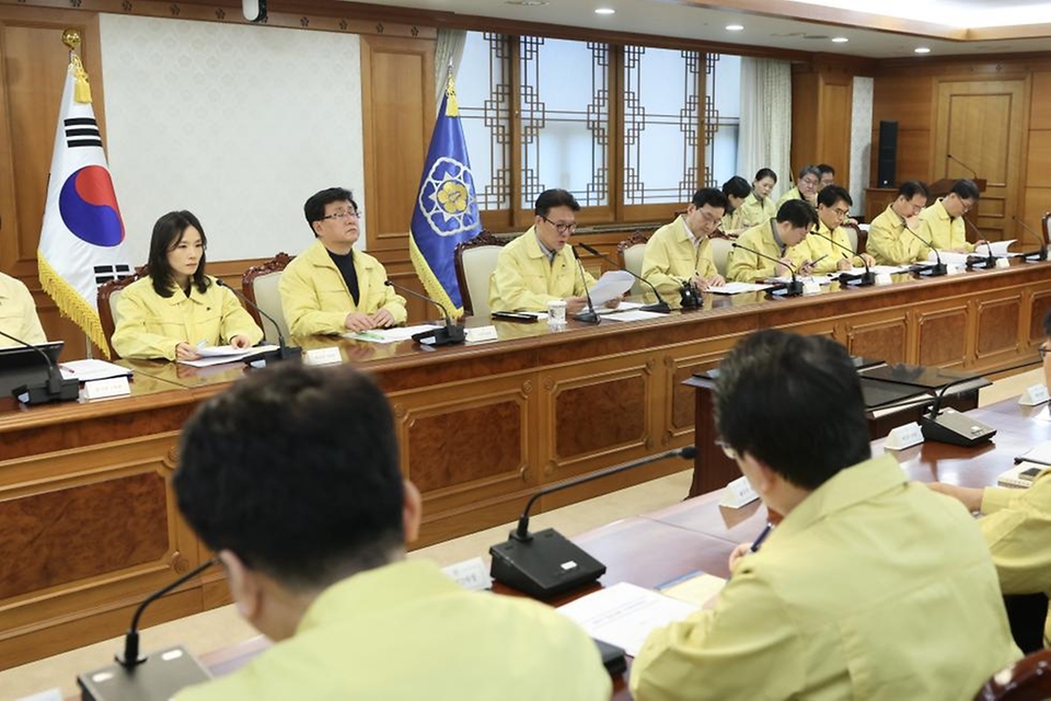 김민석 국무총리가 3월 2일 세종대로 정부서울청사에서 열린 중동 상황점검 관련 긴급 관계부처회의에서 모두발언을 하고 있다.