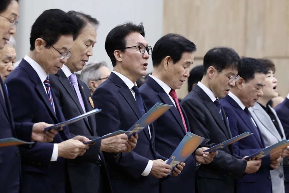 김민석 국무총리가 2월 28일 대구 북구 엑스코에서 열린 제66주년 2·28 민주운동 기념식에 참석, 기념사를 하고 있다.