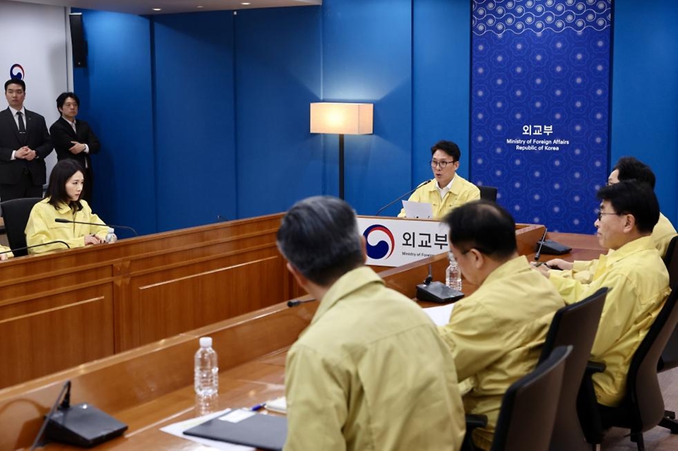 김민석 국무총리가 3일 세종대로 정부서울청사에서 열린 중동 상황 관련 재외공관장 회의를 주재하고 있다.