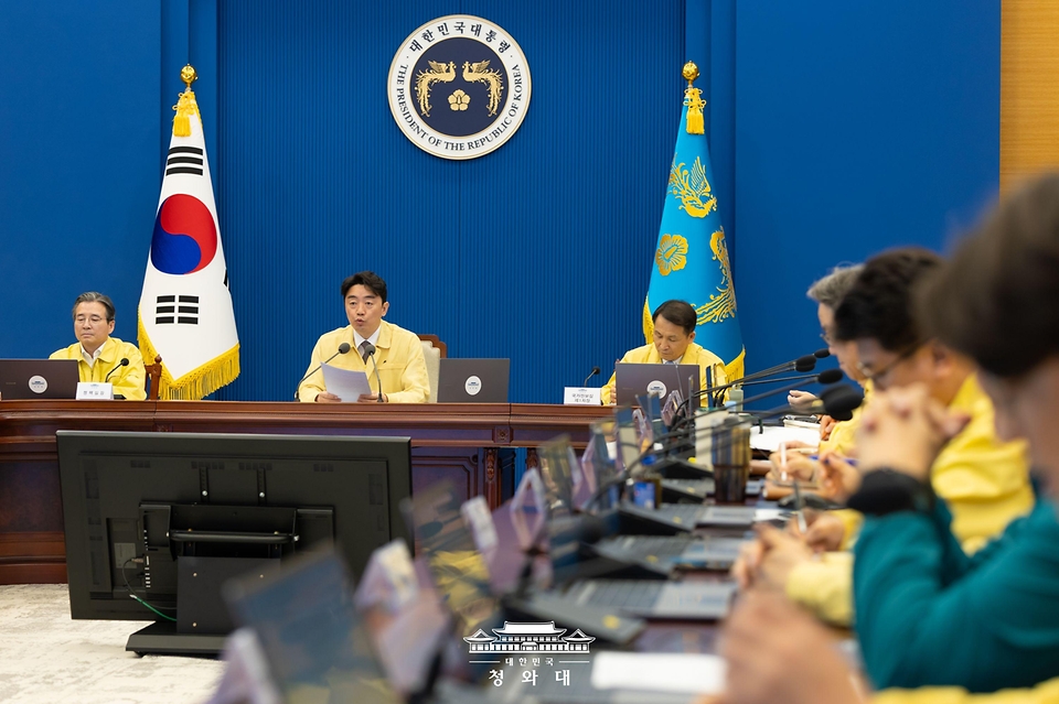 강훈식 대통령 비서실장이 3월 3일 청와대 여민관에서 수석보좌관회의를 주재하고 있다.
