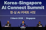이재명 대통령이 3월 2일(현지 시간) 싱가포르의 한 호텔에서 열린 한-싱가포르 AI 커넥트 서밋에서 발언하고 있다.