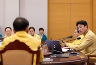 강훈식 대통령 비서실장이 3월 2일 청와대에서 주간업무회의를 주재하고 있다.