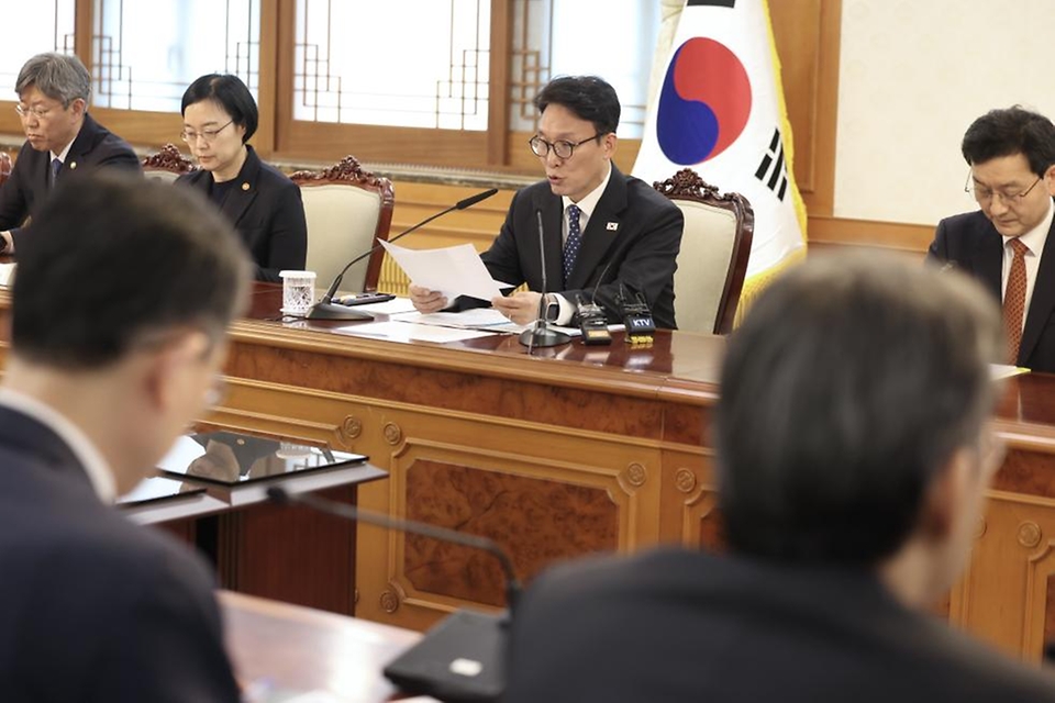 김민석 국무총리가 3일 세종대로 정부서울청사에서 열린 중동 상황 관계장관회의에서 모두발언을 하고 있다.