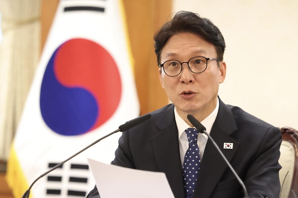 김민석 국무총리가 3일 세종대로 정부서울청사에서 열린 중동 상황 관계장관회의에서 모두발언을 하고 있다.