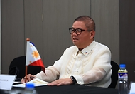 송미령 농림축산식품부 장관이 3월 4일(현지 시간) 필리핀에서 이재명 대통령의 싱가포르, 필리핀 국빈 방문을 계기로 한-싱가포르, 한-필리핀 농업 협력 MOU를 체결하고 있다.