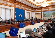 이재명 대통령이 3월 5일 청와대에서 중동 상황 대응책 논의를 위한 국무회의를 주재하고 있다.