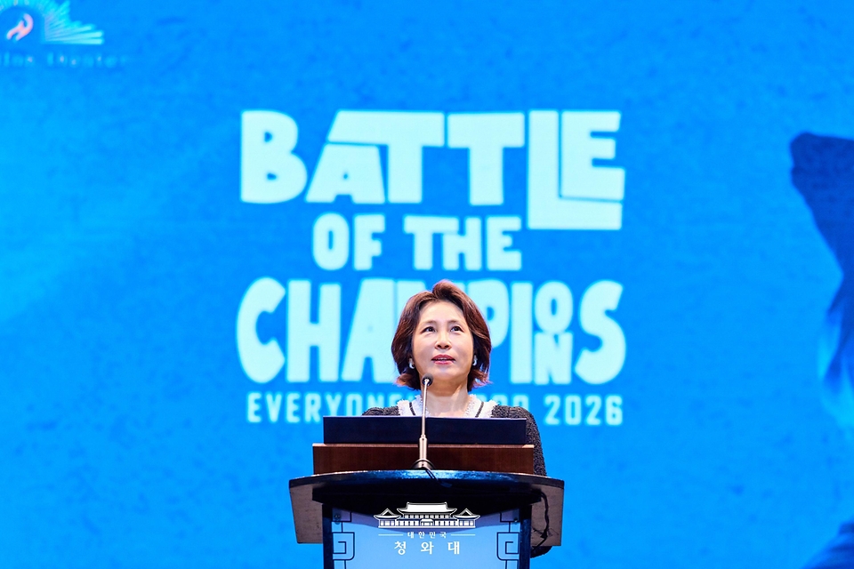 이재명 대통령과 필리핀을 국빈방문한 김혜경 여사가 3월 4일(현지 시간) 마닐라 메트로폴리탄 극장에서 열린 '모두의 케이팝' 행사에서 인사말을 하고 있다.