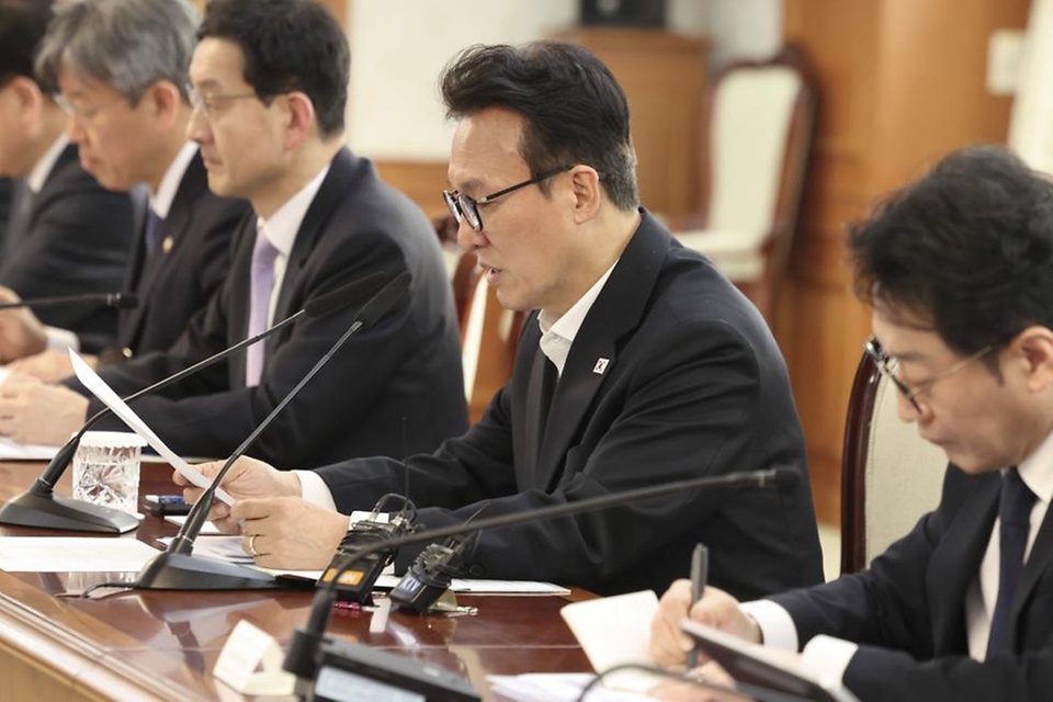 김민석 국무총리가 3월 4일 세종대로 정부서울청사에서 열린 중동 상황 관계장관회의에서 모두발언을 하고 있다.