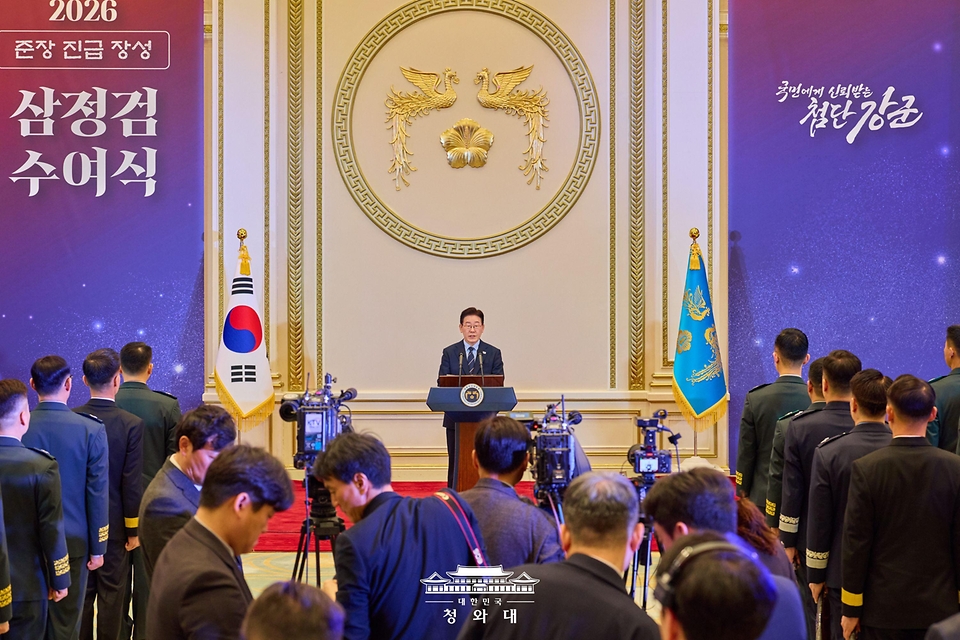 이재명 대통령이 3월 6일 청와대 영빈관에서 열린 2026년 준장 진급 장성 삼정검 수여식에서 격려사를 하고 있다.