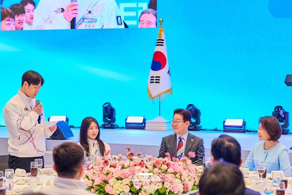스켈레톤 국가대표 정승기가 3월 5일 청와대 영빈관에서 열린 2026 밀라노-코르티나담페초 동계올림픽 선수단 격려 오찬에서 이재명 대통령의 격려사에 대해 답사하고 있다. 