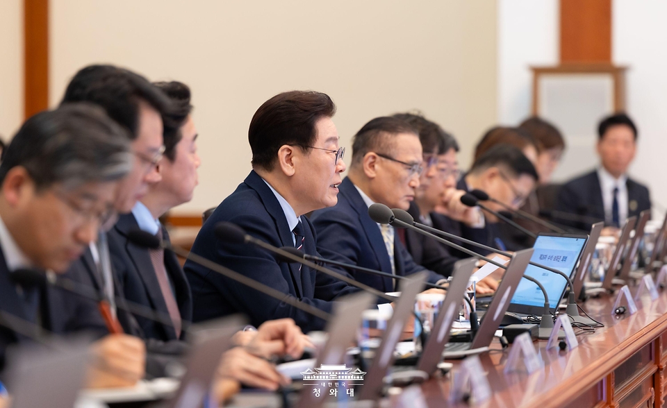 이재명 대통령이 3월 6일 청와대에서 열린 수석보좌관회의에서 발언하고 있다.