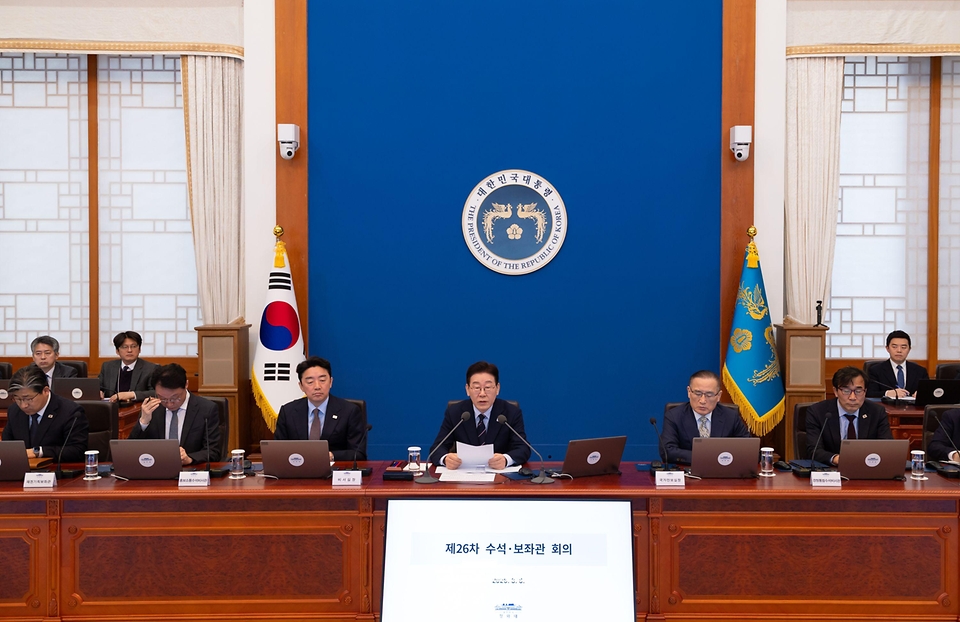 이재명 대통령이 3월 6일 청와대에서 열린 수석보좌관회의에서 발언하고 있다.