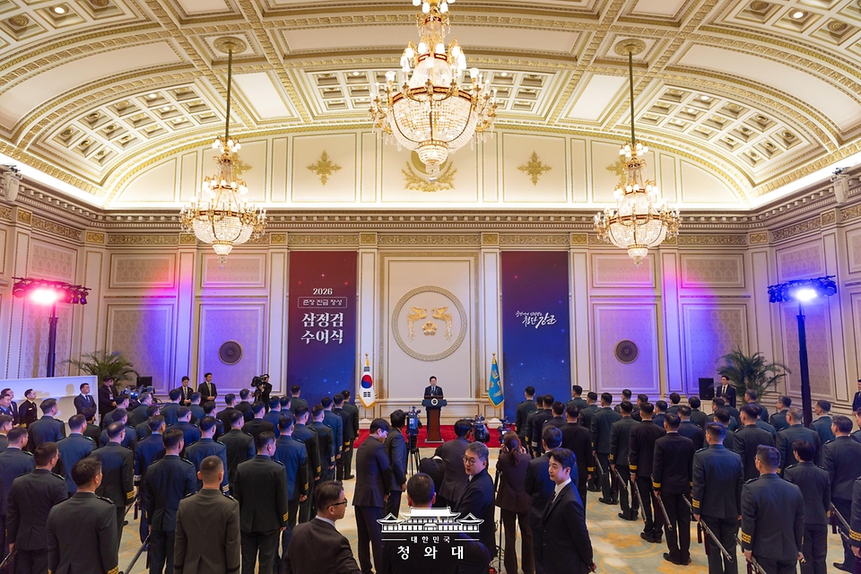 이재명 대통령이 3월 6일 청와대 영빈관에서 열린 2026년 준장 진급 장성 삼정검 수여식에서 격려사를 하고 있다.
