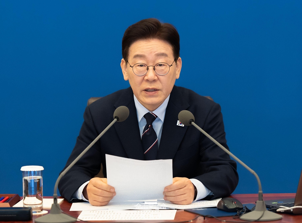 이재명 대통령이 3월 6일 청와대에서 열린 수석보좌관회의에서 발언하고 있다.