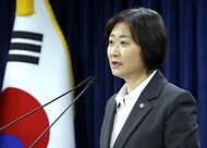 이스란 보건복지부 1차관이 3월 5일 정부서울청사에서 제3차 '통합돌봄정책위원회'를 개최하고, 지역사회 통합돌봄 추진 로드맵 등을 논의 후 발표하고 있다.