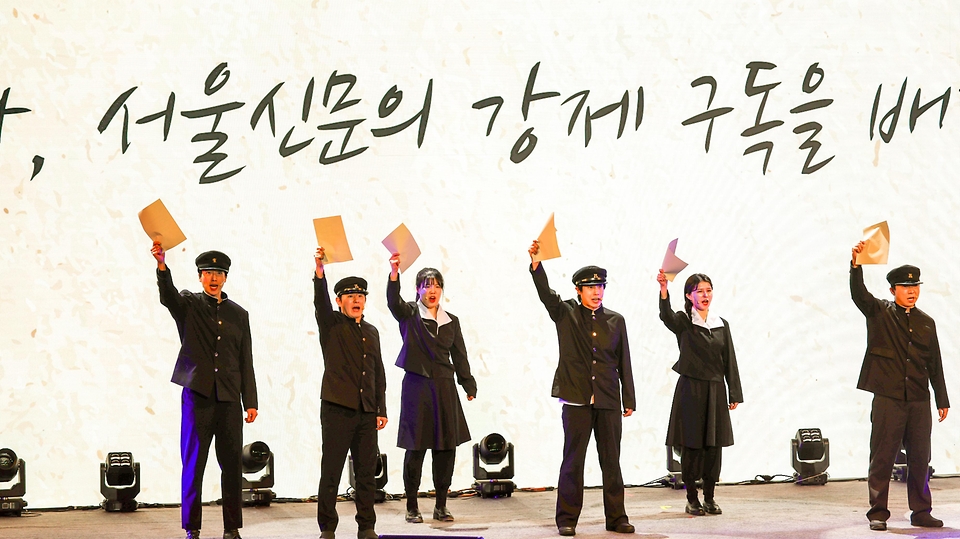 김민석 국무총리가 3월 8일 대전시 서구 대전시청에서 열린 제 66주년 3·8 민주의거 기념식에 참석해 기념사를 하고 있다.