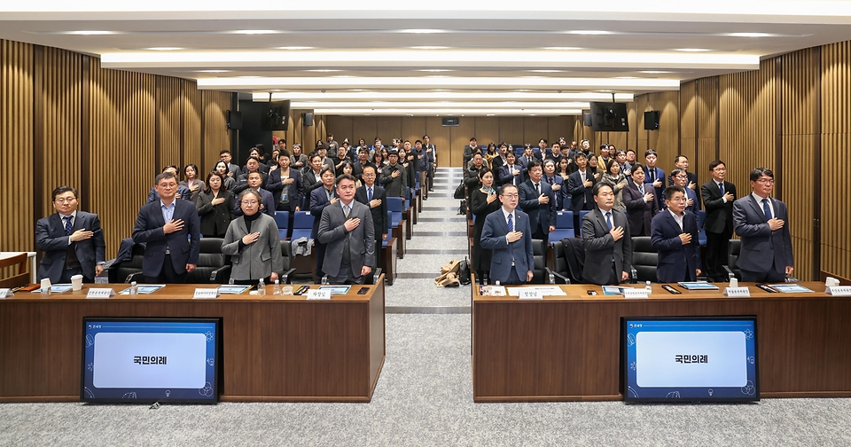 이명구 관세청 청장이 3월 6일 서울본부세관에서 'AI(인공지능) 관세행정 추진단' 발대식을 개최하고 있다.