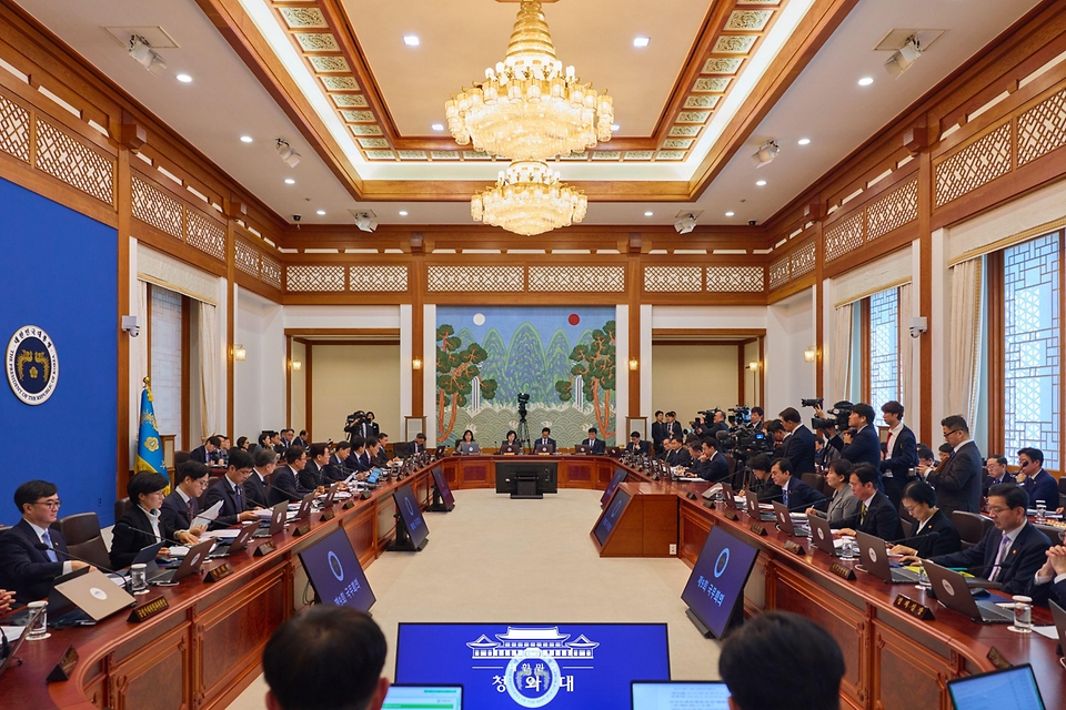 이재명 대통령이 3월 10일 청와대에서 열린 국무회의에서 발언하고 있다.