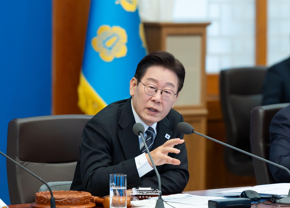 이재명 대통령이 3월 10일 청와대에서 열린 국무회의에서 발언하고 있다.