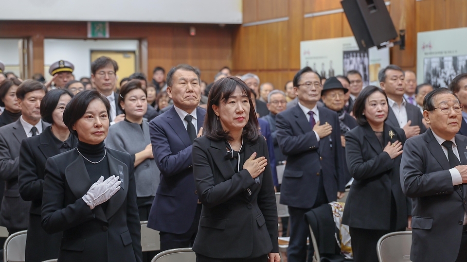 강윤진 국가보훈부 차관이 3월 10일 오전 서울시 강남구 신사동 도산안창호기념관에서 열린 도산 안창호 선생 서거 88주기 추모식에 참석해 권오을 국가보훈부 장관 추모사를 대독하고 있다.