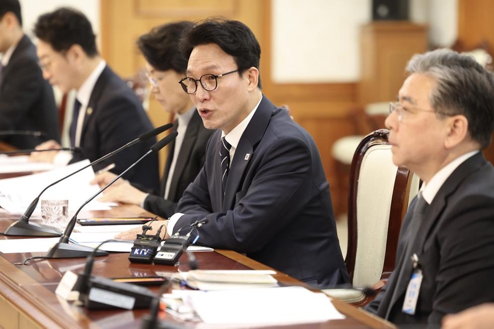 김민석 국무총리가 3월 11일 세종대로 정부서울청사에서 열린 새만금·전북 대혁신TF 킥오프 회의를 주재하고 있다.