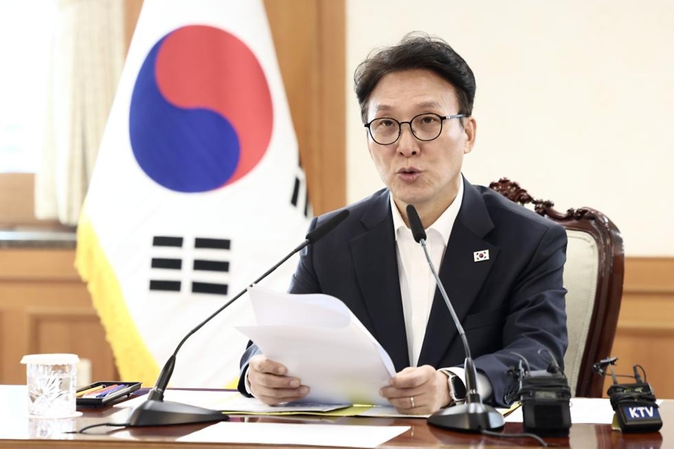 김민석 국무총리가 3월 10일 세종대로 정부서울청사에서 열린 국고보조금 부정수급 근절을 위한 관계장관회의를 주재하고 있다.