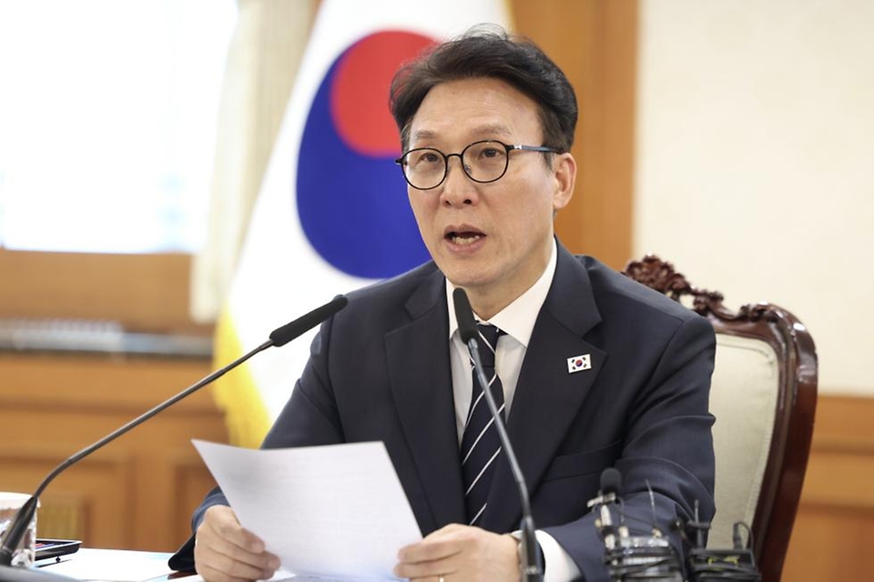 김민석 국무총리가 3월 10일 세종대로 정부서울청사에서 열린 UN AI 허브 유치지원 TF 회의를 주재하고 있다.