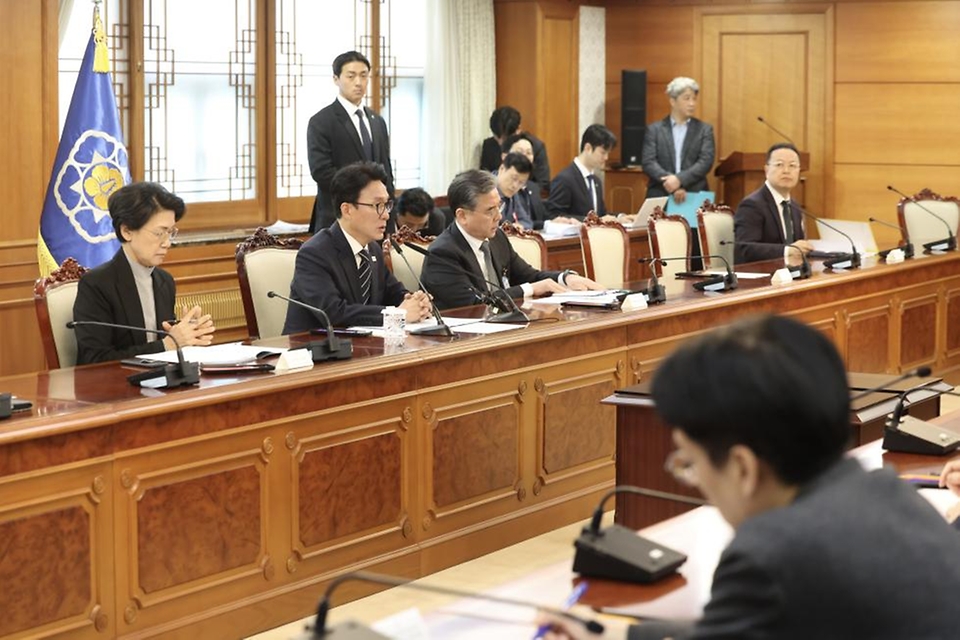 김민석 국무총리가 3월 11일 세종대로 정부서울청사에서 열린 새만금·전북 대혁신TF 킥오프 회의를 주재하고 있다.