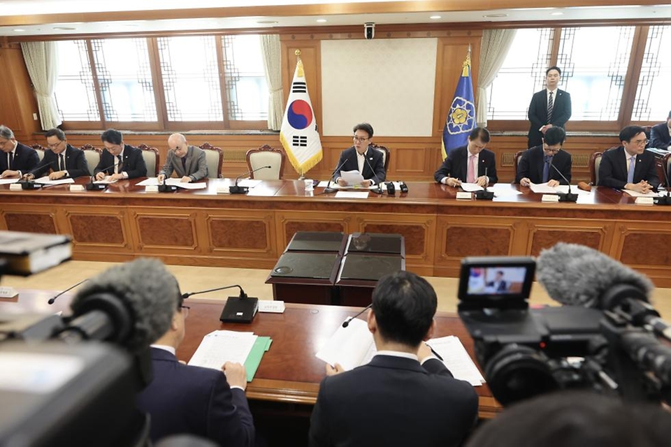 김민석 국무총리가 3월 10일 세종대로 정부서울청사에서 열린 국고보조금 부정수급 근절을 위한 관계장관회의를 주재하고 있다.