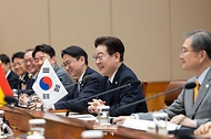 이재명 대통령과 존 드라마니 마하마 가나 대통령이 3월 11일 청와대에서 정상회담을 하고 있다.