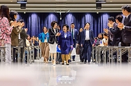 김혜경 여사가 3월 11일 서울 용산구 숙명여자대학교에서 열린 세계여성의날 기념 숙명국제포럼에 입장하고 있다.