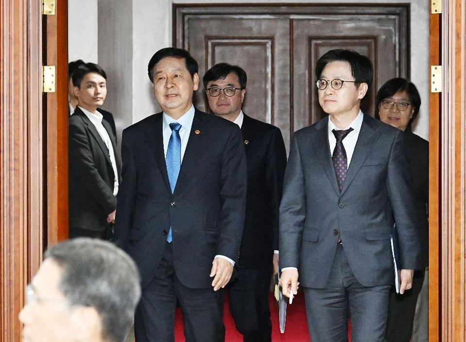 구윤철 부총리 겸 재정경제부 장관이 3월 12일 서울 종로구 정부서울청사에서 열린 '민생물가 특별관리 관계장관 TF'를 주재, 모두발언을 하고 있다.